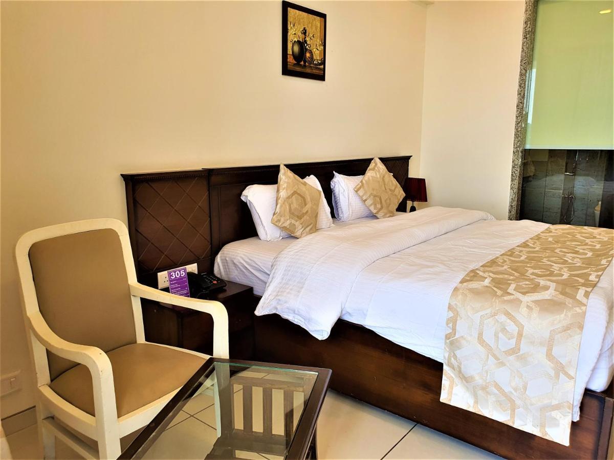 Vits Excellensea Karde Beach Dāpoli 外观 照片
